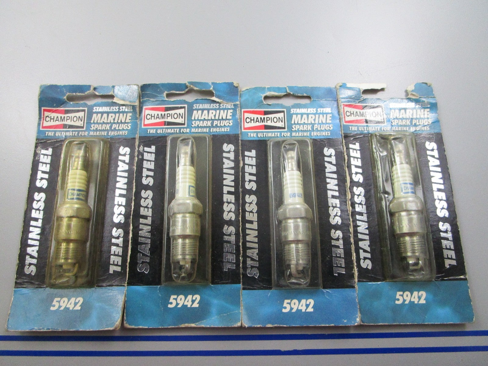 *NEW* (LOT OF 4) 0810 Champion Spark Plug 5942 Replaces: RV91MC RV15YC4