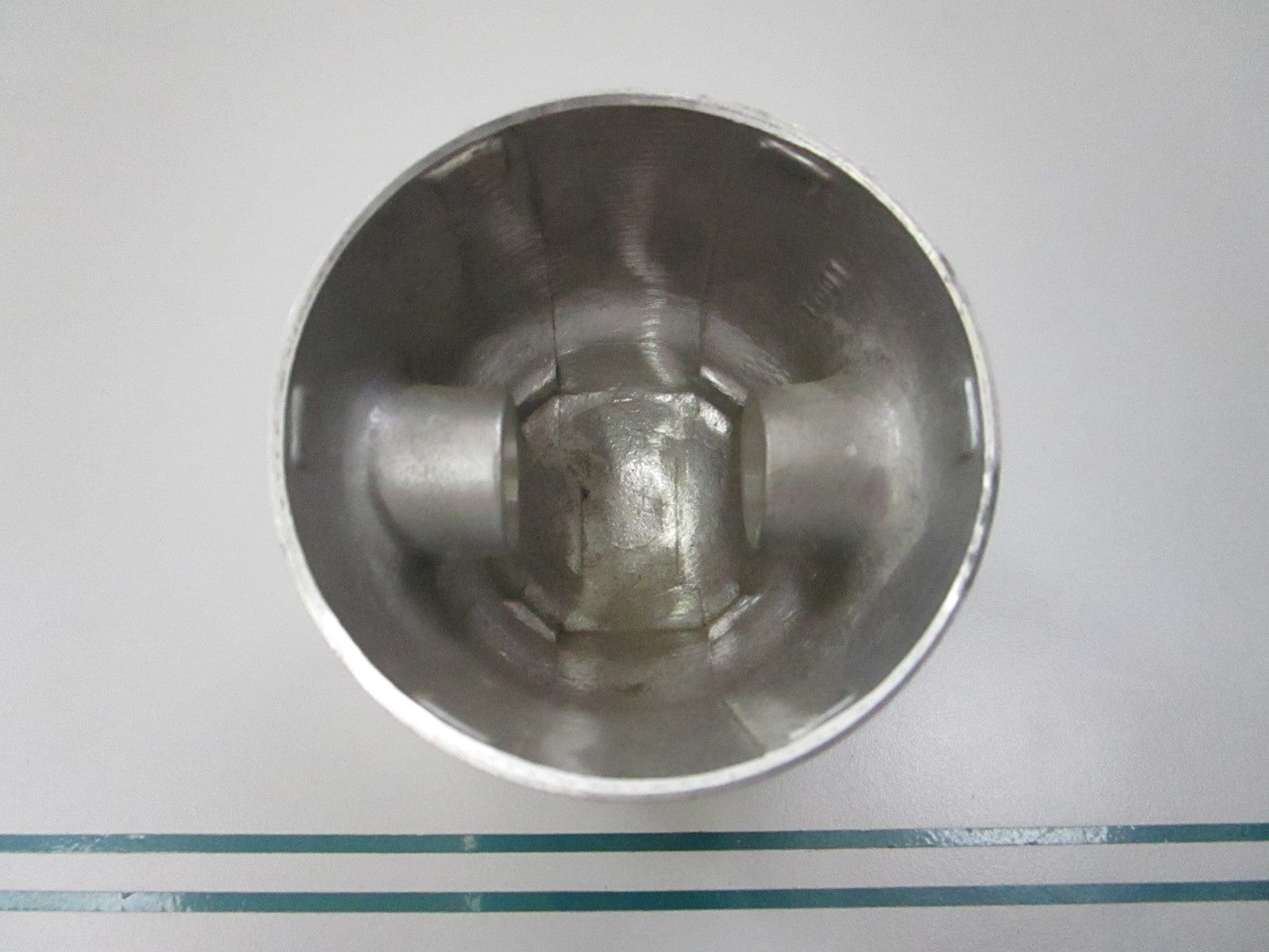 NEW OEM 377073 0377073 OMC Johnson Evinrude Piston 0810