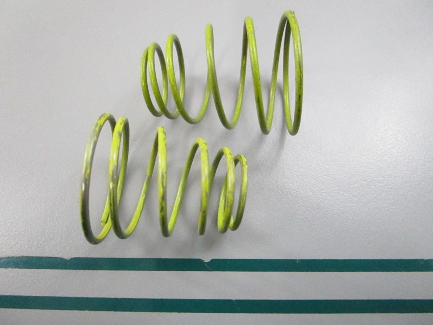 NEW OEM (LOT OF 2) 343977 0343977 OMC Johnson Evinrude Spring 0810