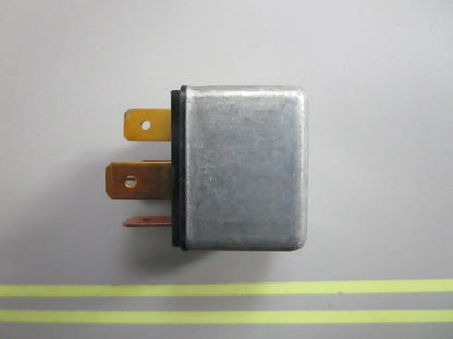 *NEW OEM* 0810 Volvo Penta Relay 876037