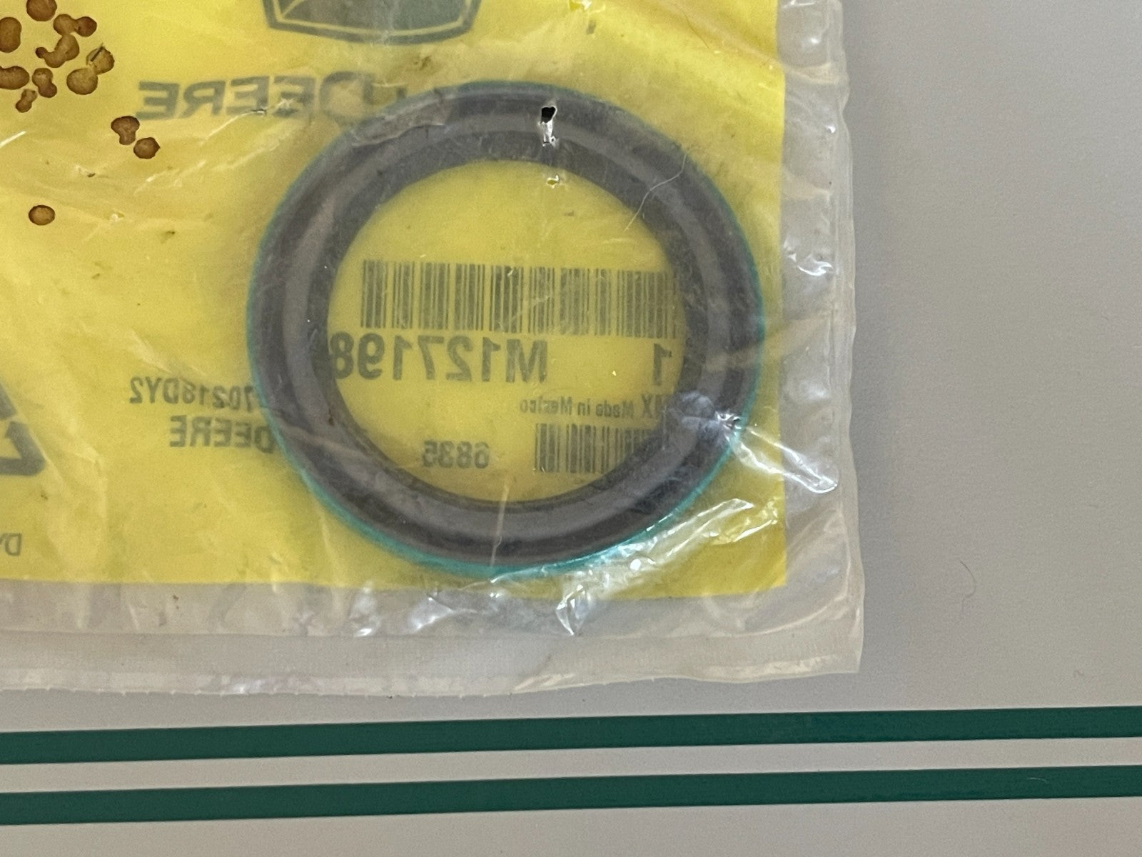 John Deere M127198 NEW OEM Spindle Seal X465 X700 Z900 ZTrak Mower NOS 0720