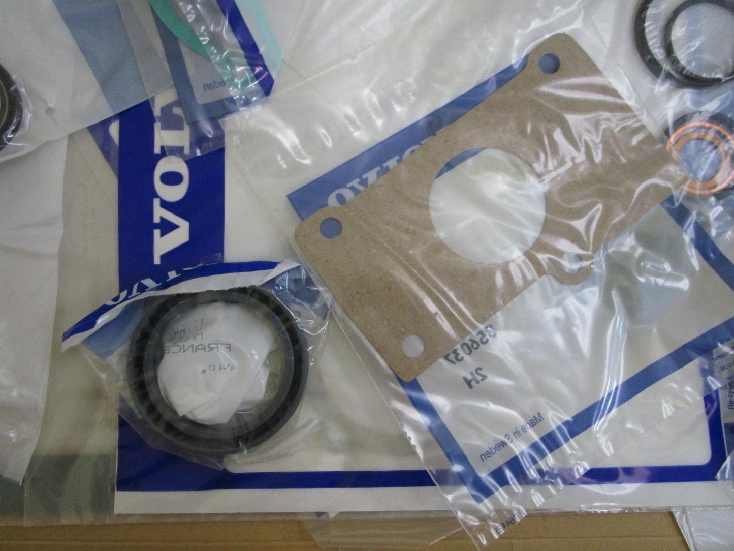 *NEW OEM* 0820 Volvo Penta Gasket Kit 876433