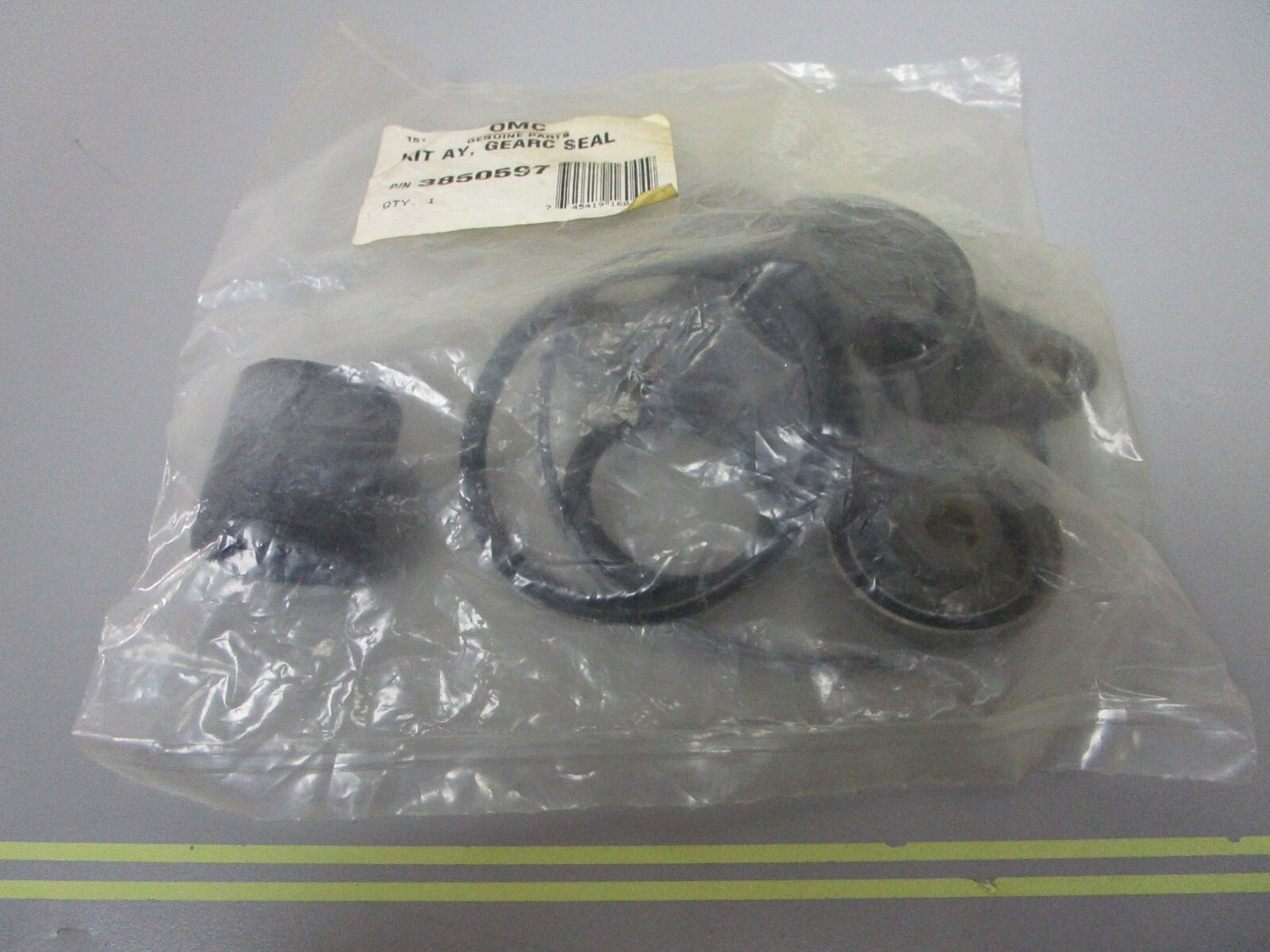 *NEW OEM* 0720 OMC Johnson Evinrude Volvo Gearcase Seal Kit 3850597
