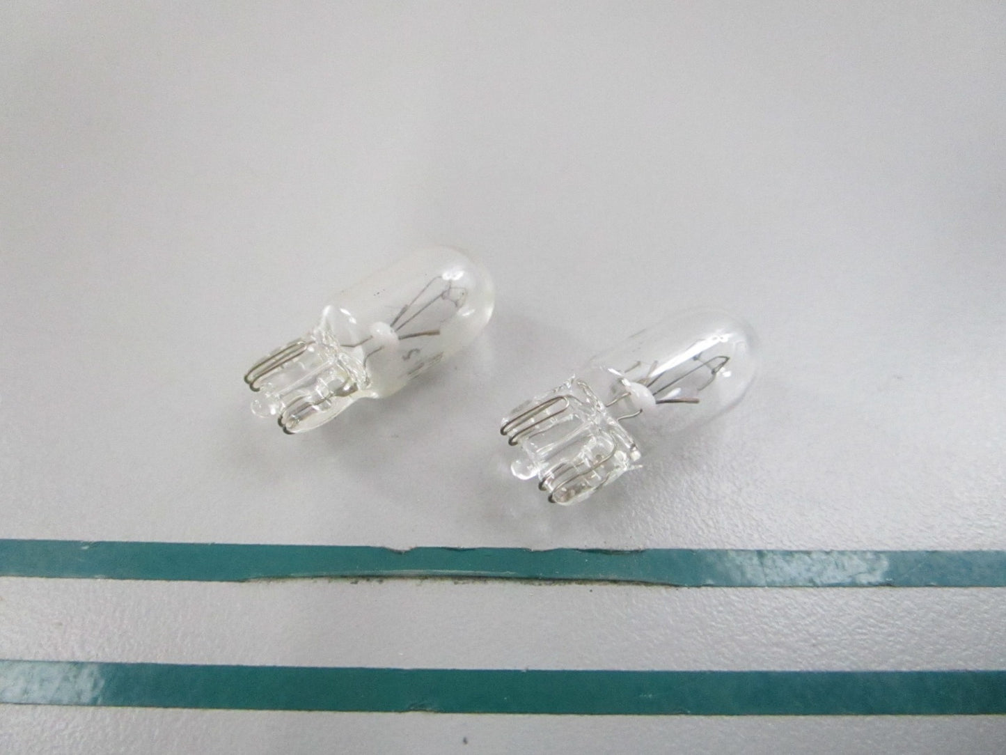 NEW OEM (LOT OF 2) 125432 0125432 OMC Johnson Evinrude Instrument Bulb 0810