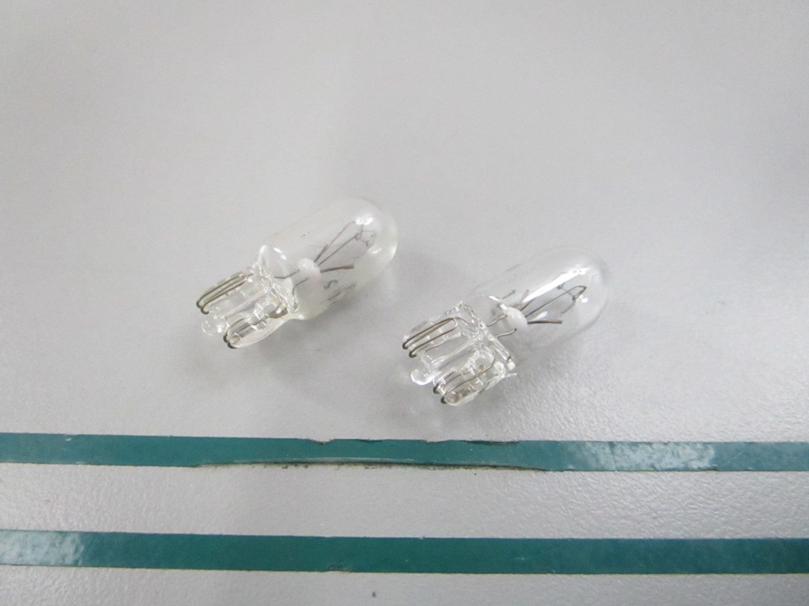 NEW OEM (LOT OF 2) 125432 0125432 OMC Johnson Evinrude Instrument Bulb 0810