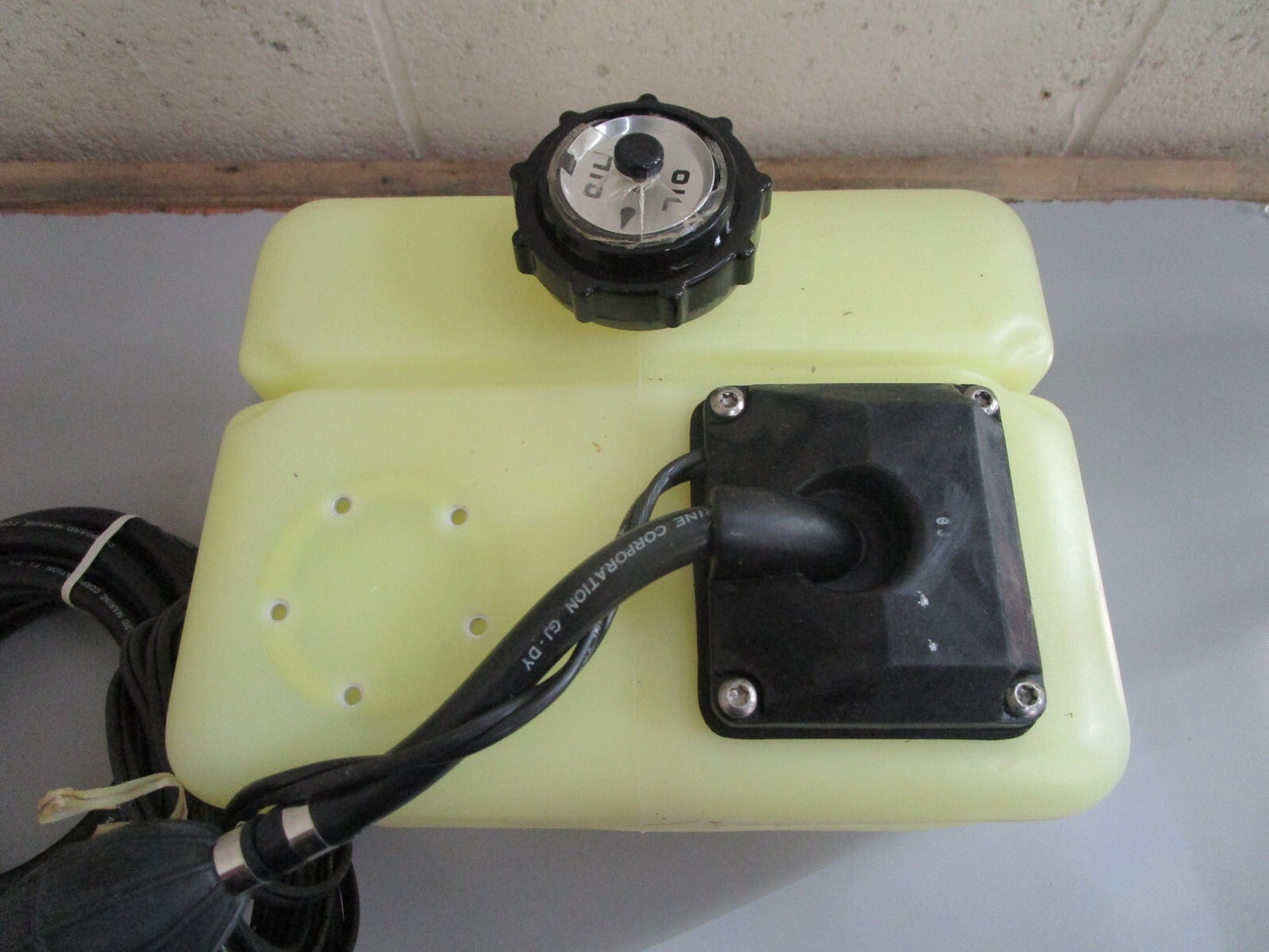 *NEW OEM* 0820 OMC Johnson Evinrude VRO 1.8 Gallon Oil Tank Kit 174167 0174167