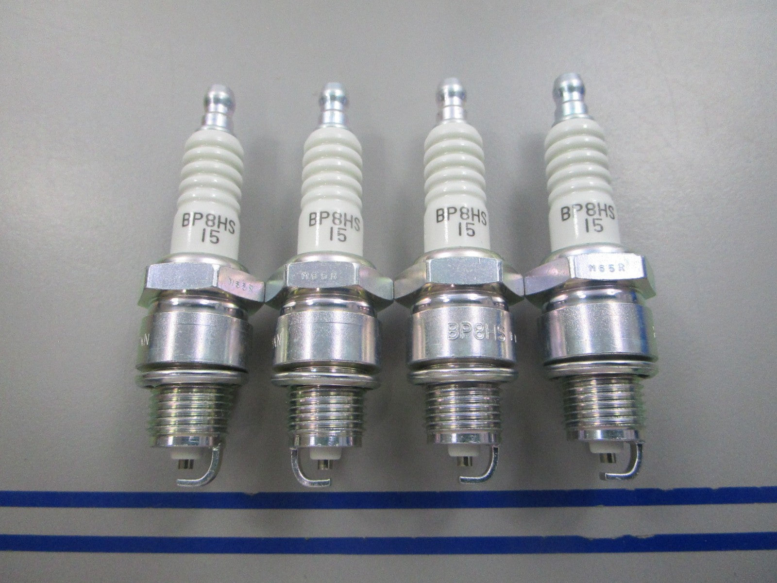 NEW (LOT OF 4) BP8HS-15 NGK Spark Plug 0810
