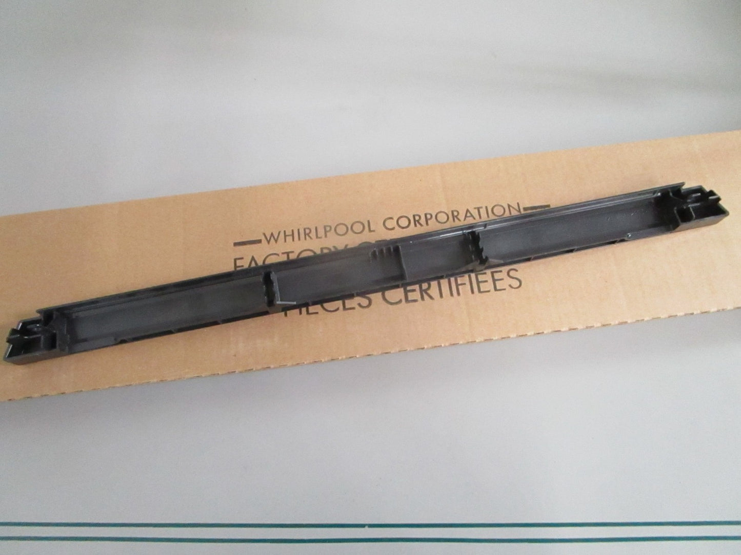 NEW OEM W10518369 Whirlpool Vent Trim 0820