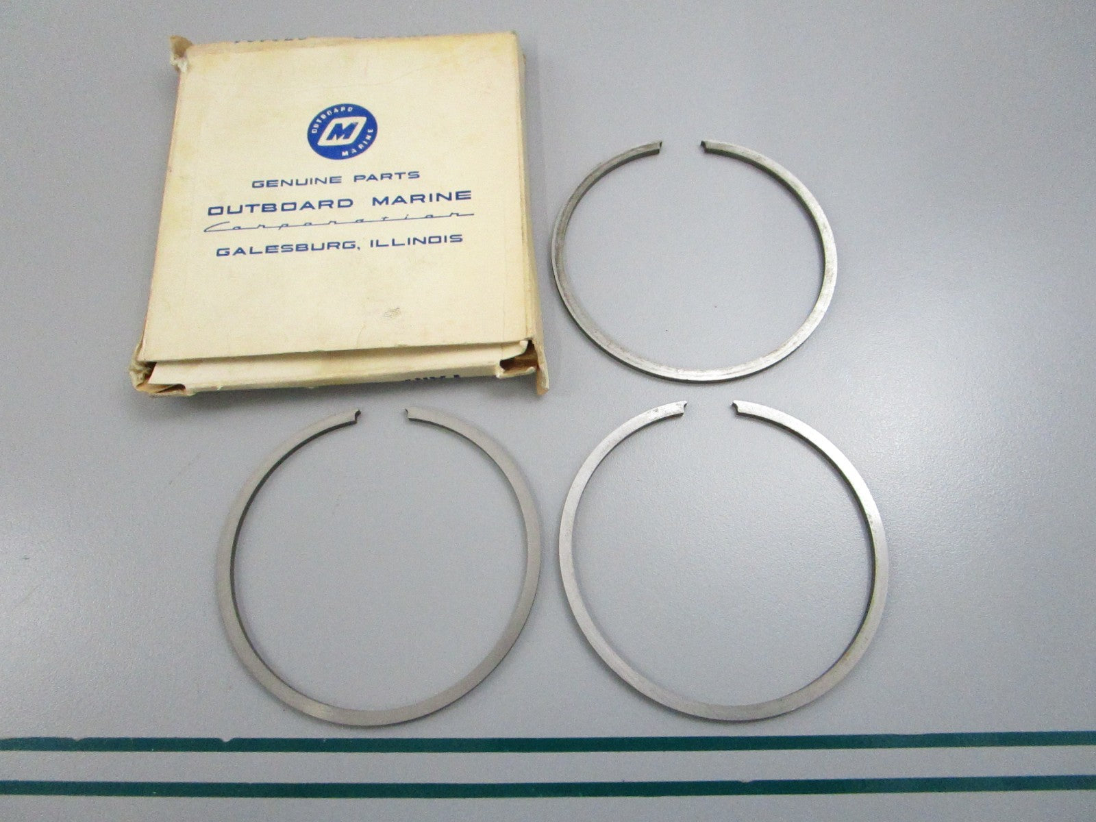 NEW OEM 378424 0378424 OMC Johnson Evinrude 2 Piston Ring Set 0810