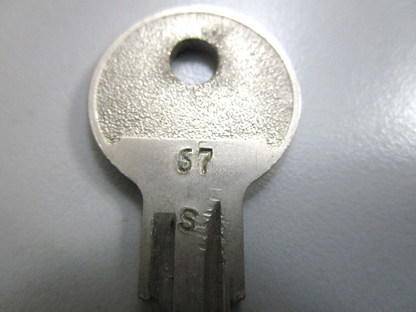 *NEW OEM* 0750 OMC Johnson Evinrude IGNITION KEY 77-67  501816 0501816