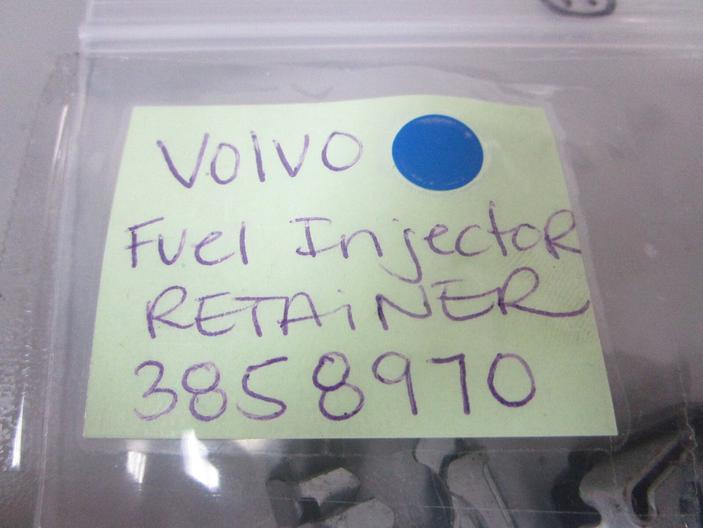 *NEW OEM* 0810 Volvo Penta Fuel Injector Retainer 3858970