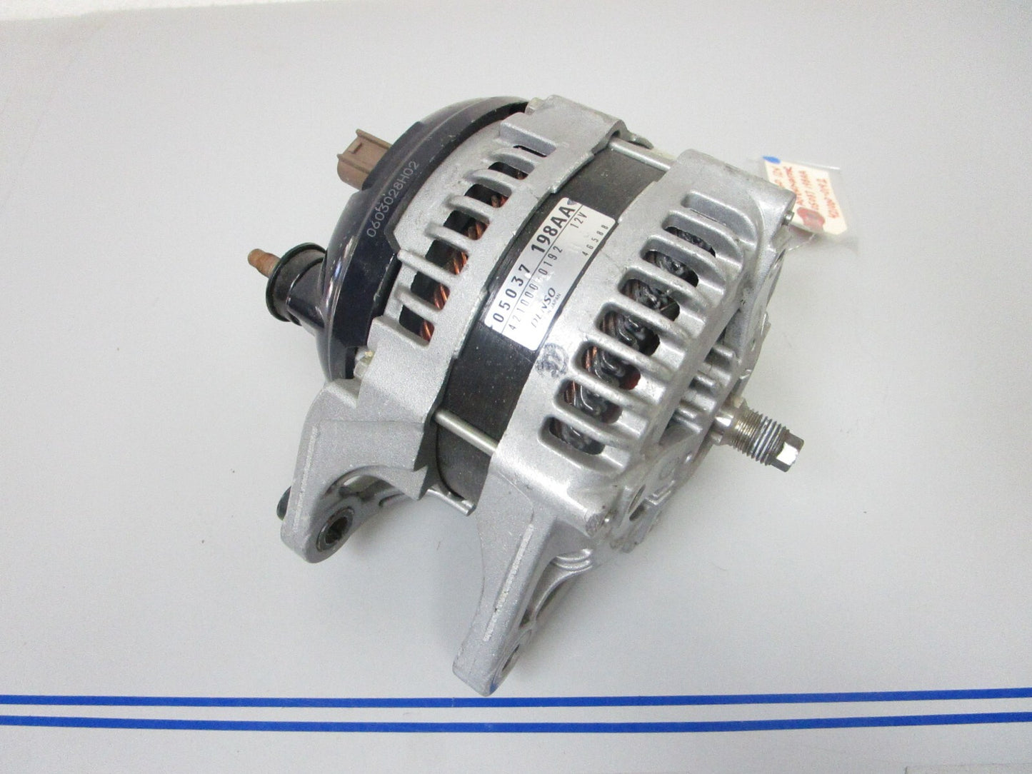 *NEW OEM* 0720 Denso 12V Alternator 05037 198AA 421000-0192
