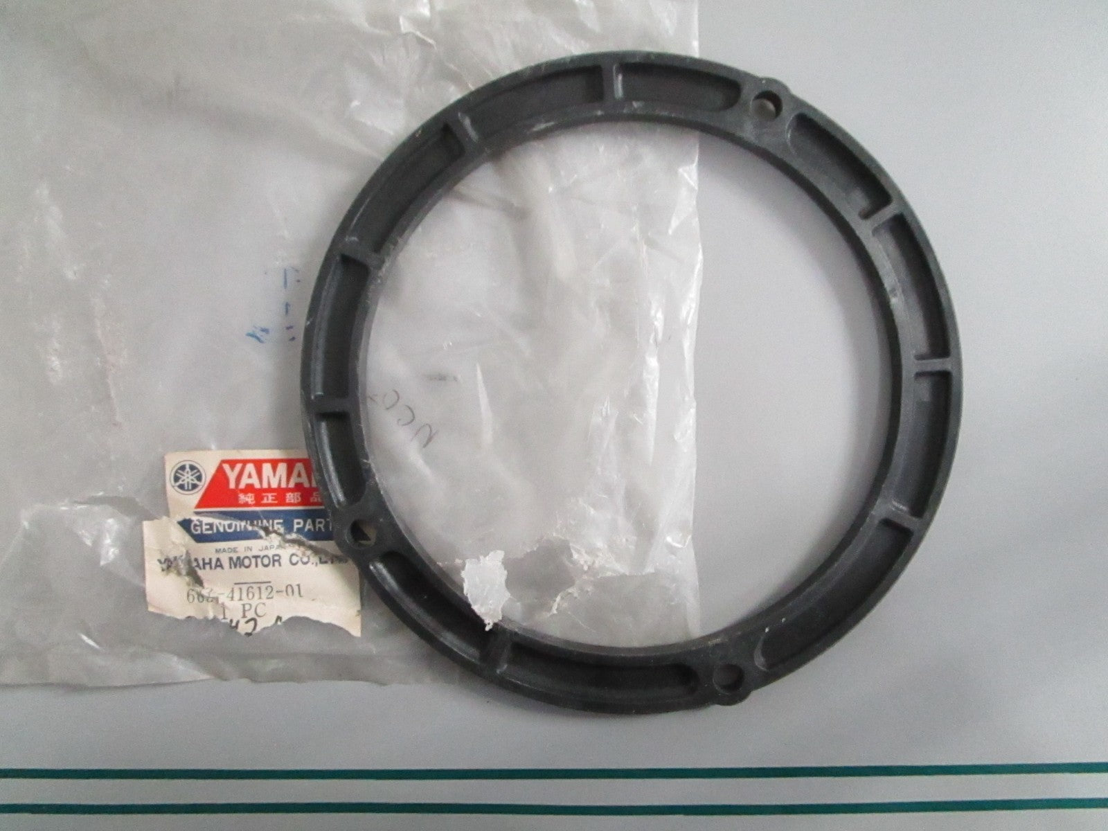 NEW OEM 663-41612-01-00 Yamaha Retainer 0820