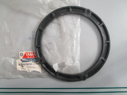 NEW OEM 663-41612-01-00 Yamaha Retainer 0820
