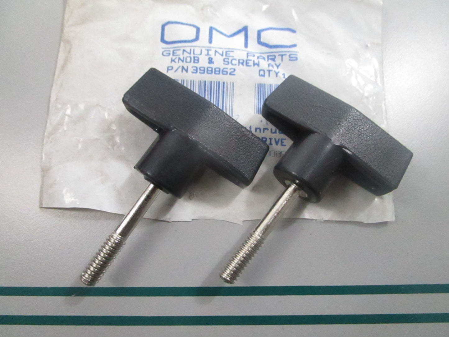 NEW OEM (LOT OF 2) 398862 0398862 OMC Johnson Evinrude Knob & Screw 0810