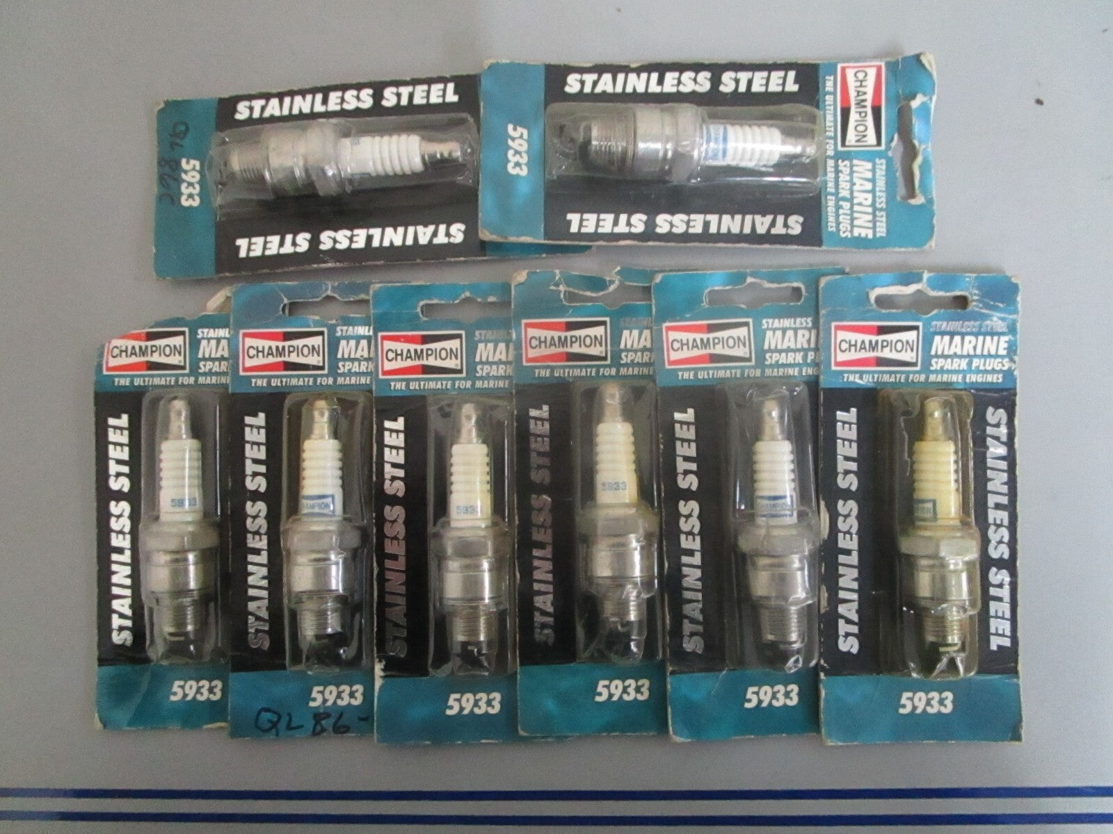 *NEW* (LOT OF 8) 0820 Champion Spark Plug 5933