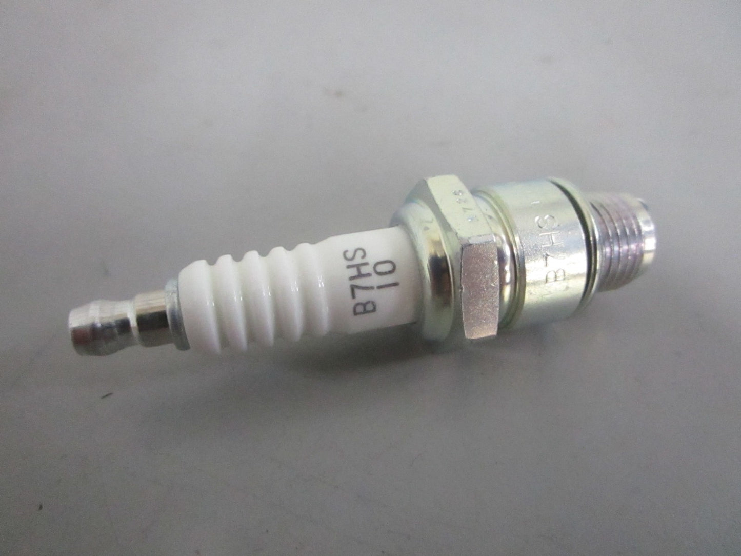 NEW OEM (LOT OF 4) B7HS-10 NGK Spark Plug 0820