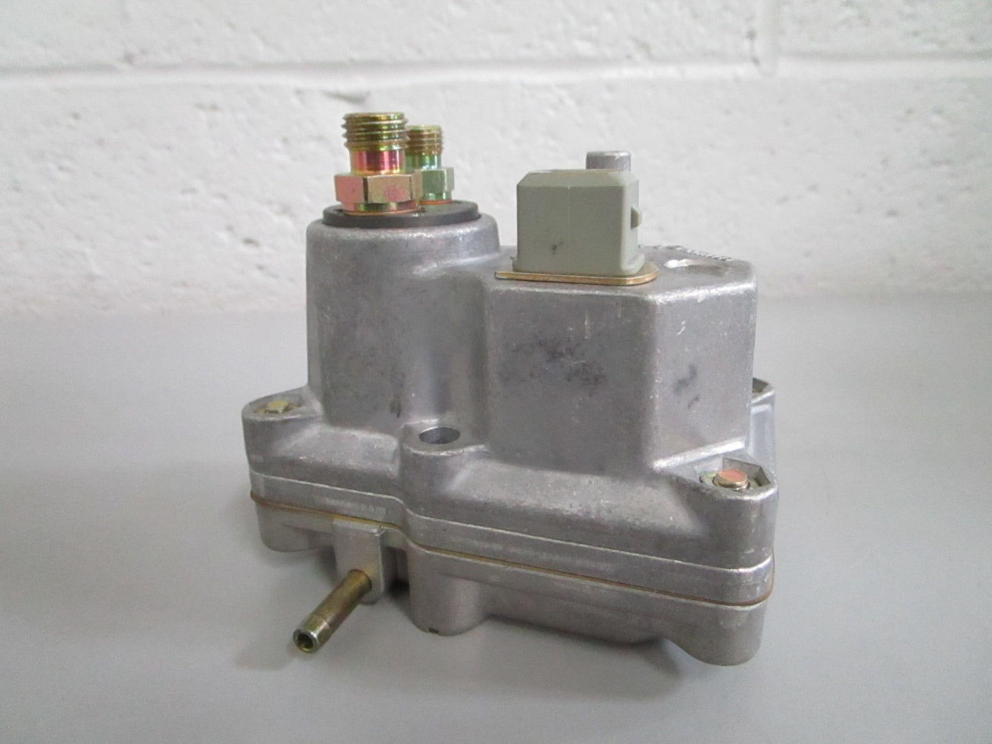 NEW OEM 0438140031 Bosch Warm-Up Regulator 0820