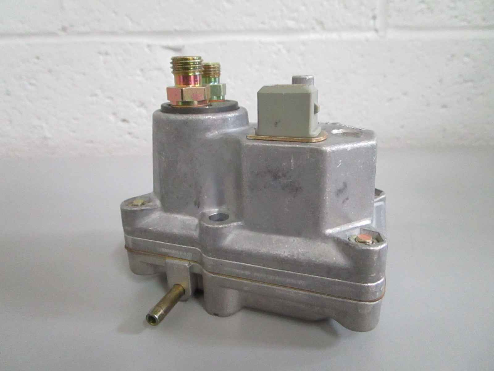 NEW OEM 0438140031 Bosch Warm-Up Regulator 0820