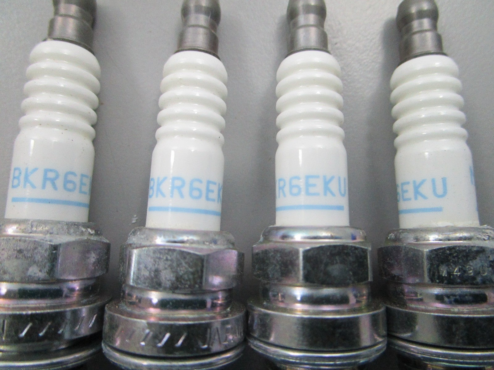 NEW (LOT OF 4) BKR6EKU NGH Spark Plug 0810