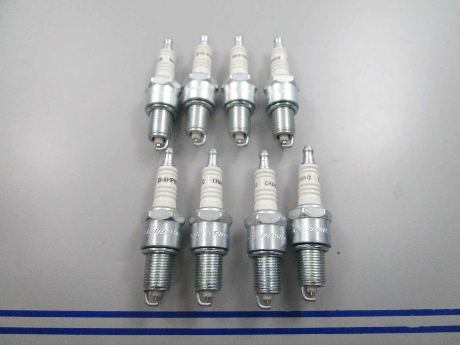 *NEW* (LOT OF 8) 0810 Champion Spark Plug RN14YC