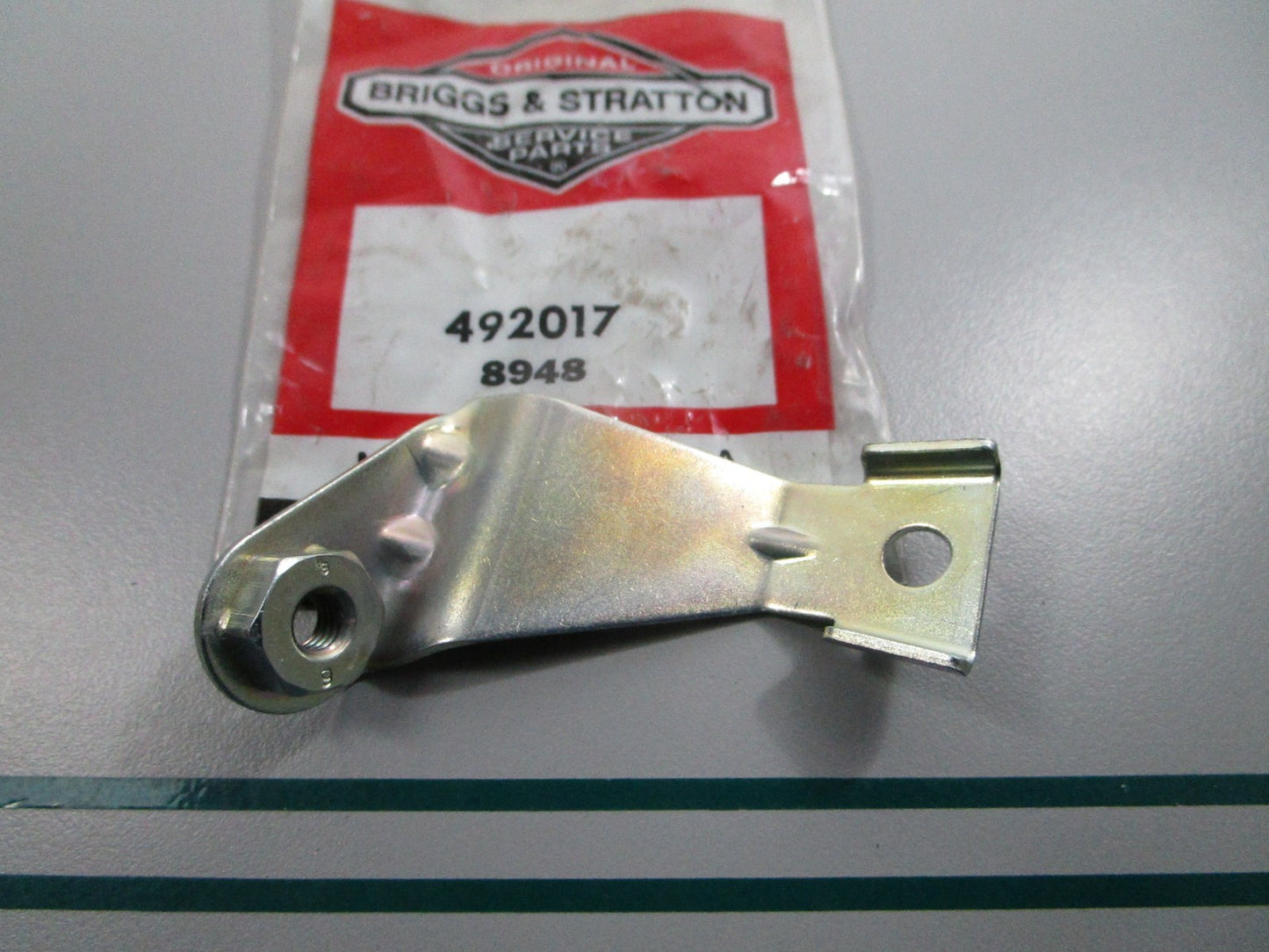 NEW OEM 492017 Briggs & Stratton Bracket 0810