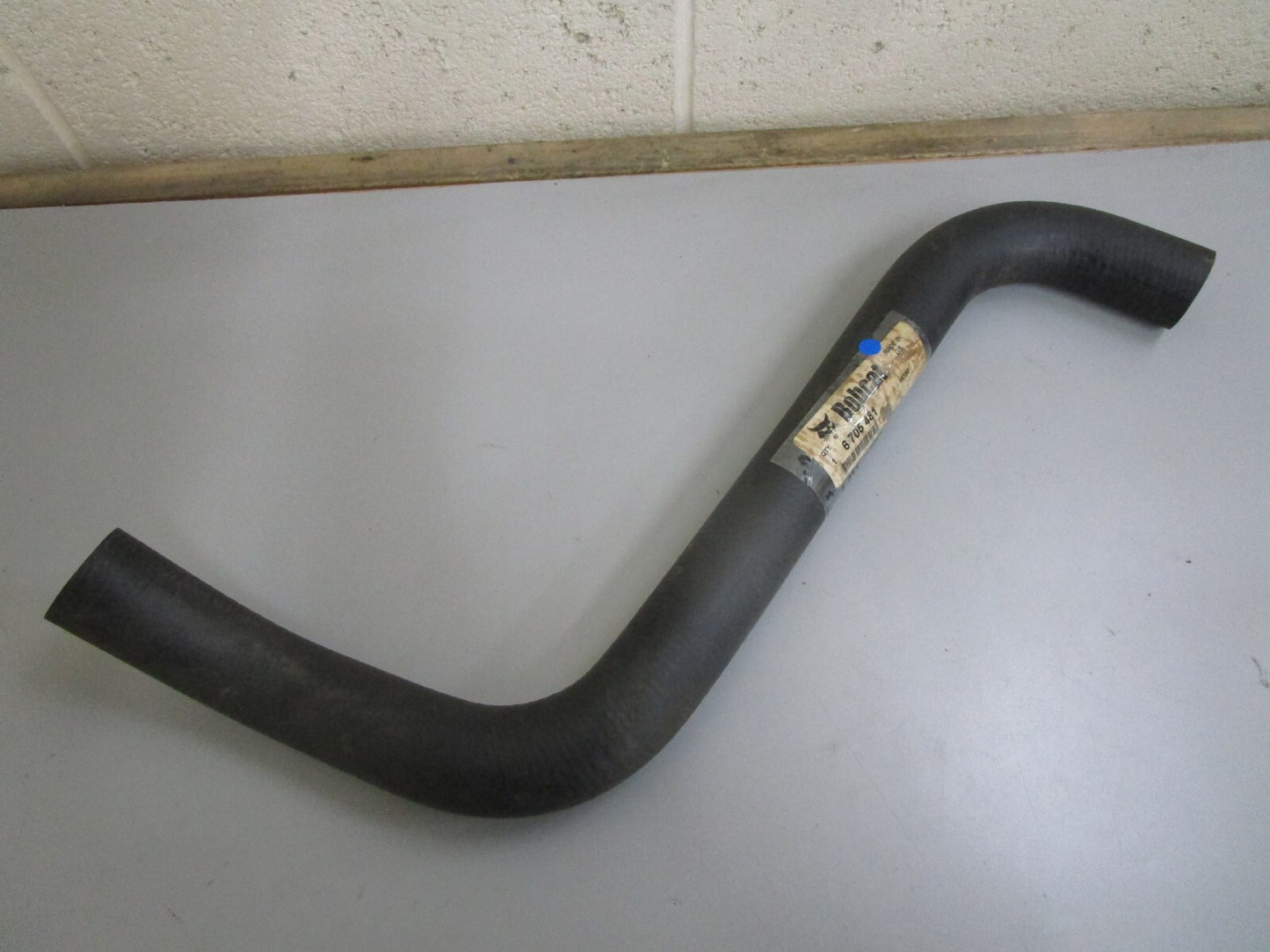 *NEW OEM* 0820 Bobcat Hose 6705481