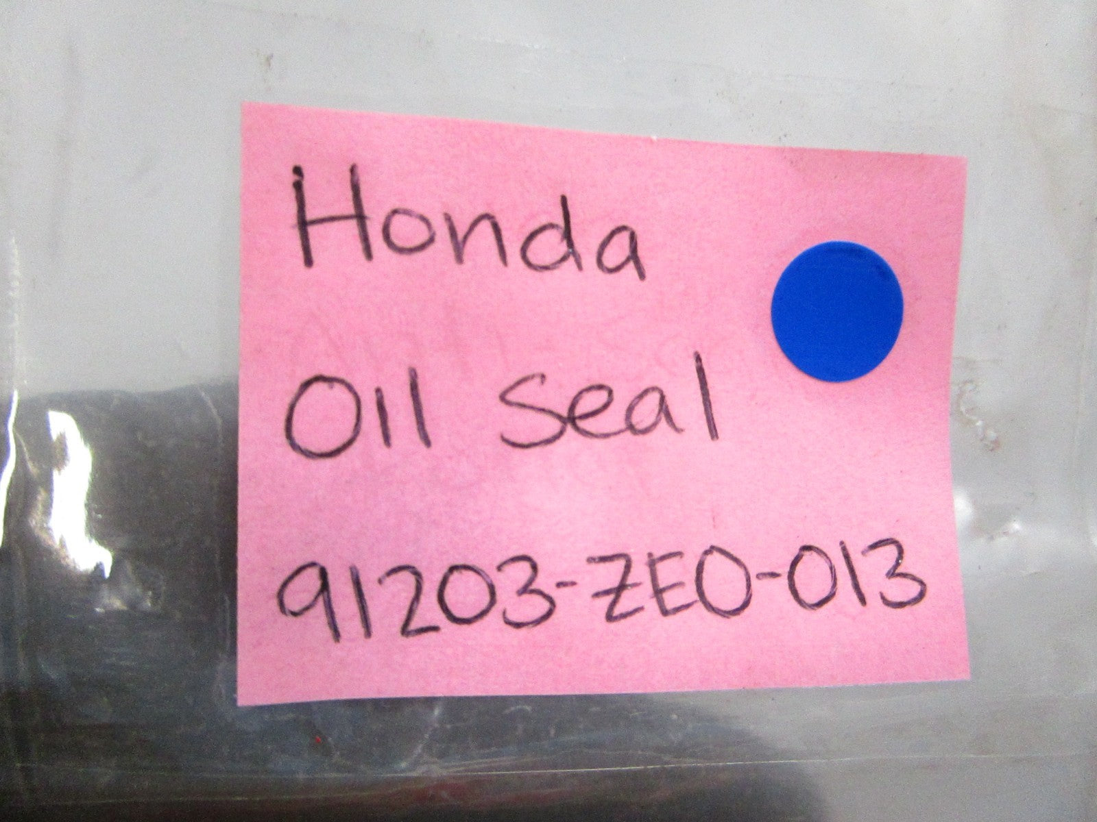 NEW OEM 91203-ZE0-013 Honda Oil Seal 0810