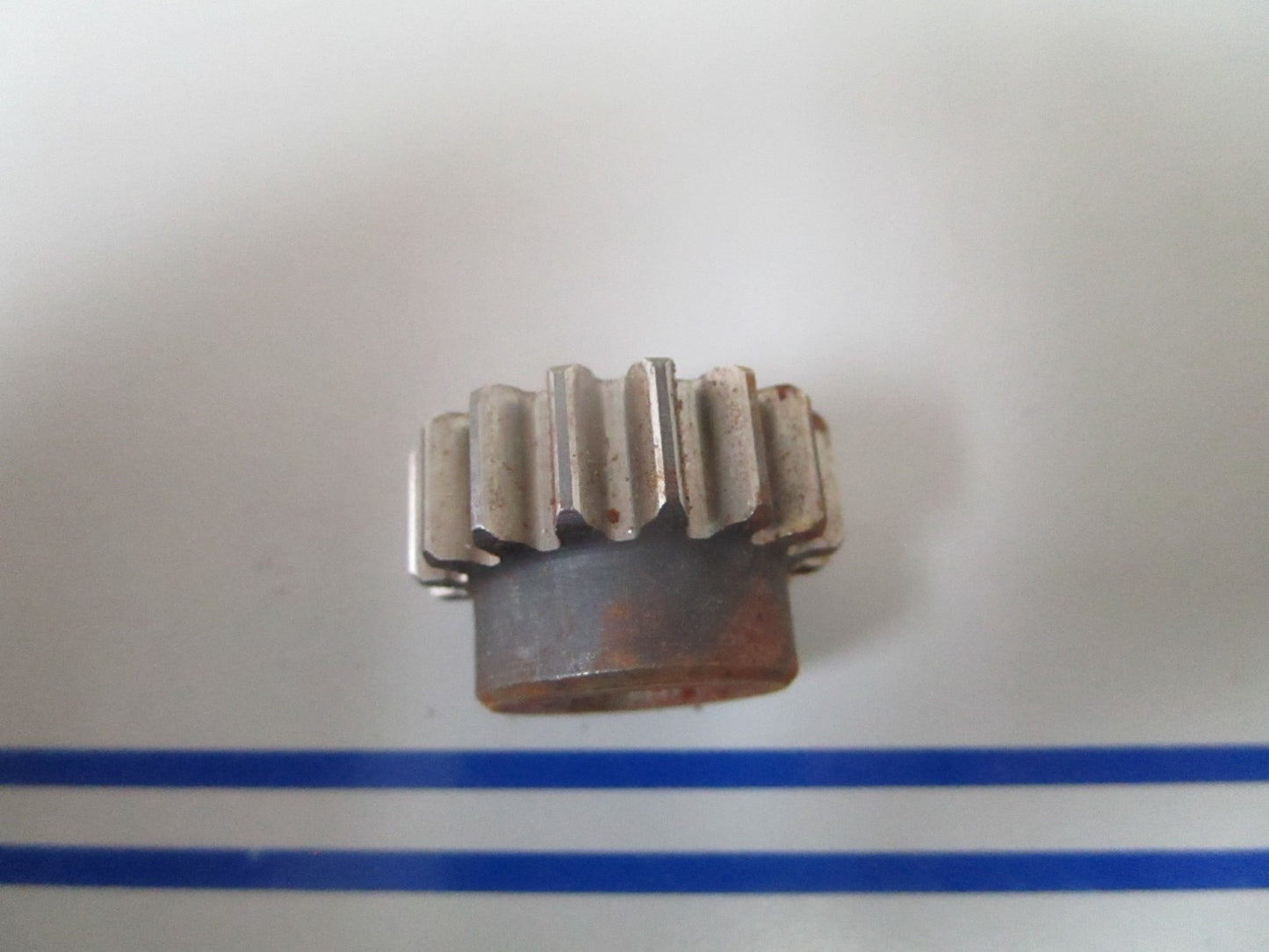 NEW OEM 313235 0313235 OMC Johnson Evinrude Gear 0810