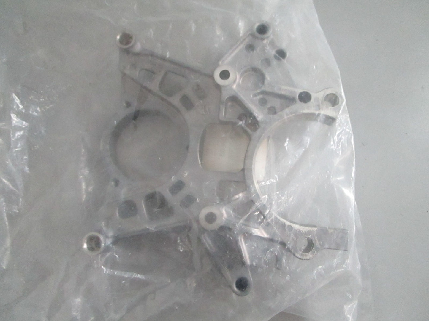 *NEW OEM* 0820 Suzuki Stator Base 12625-89L00
