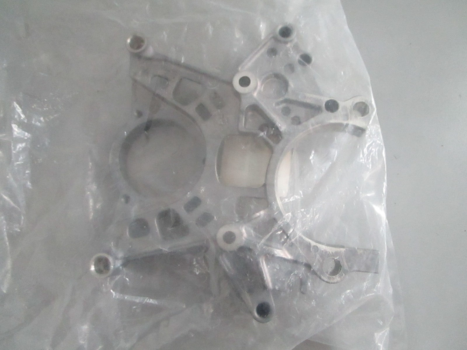 *NEW OEM* 0820 Suzuki Stator Base 12625-89L00