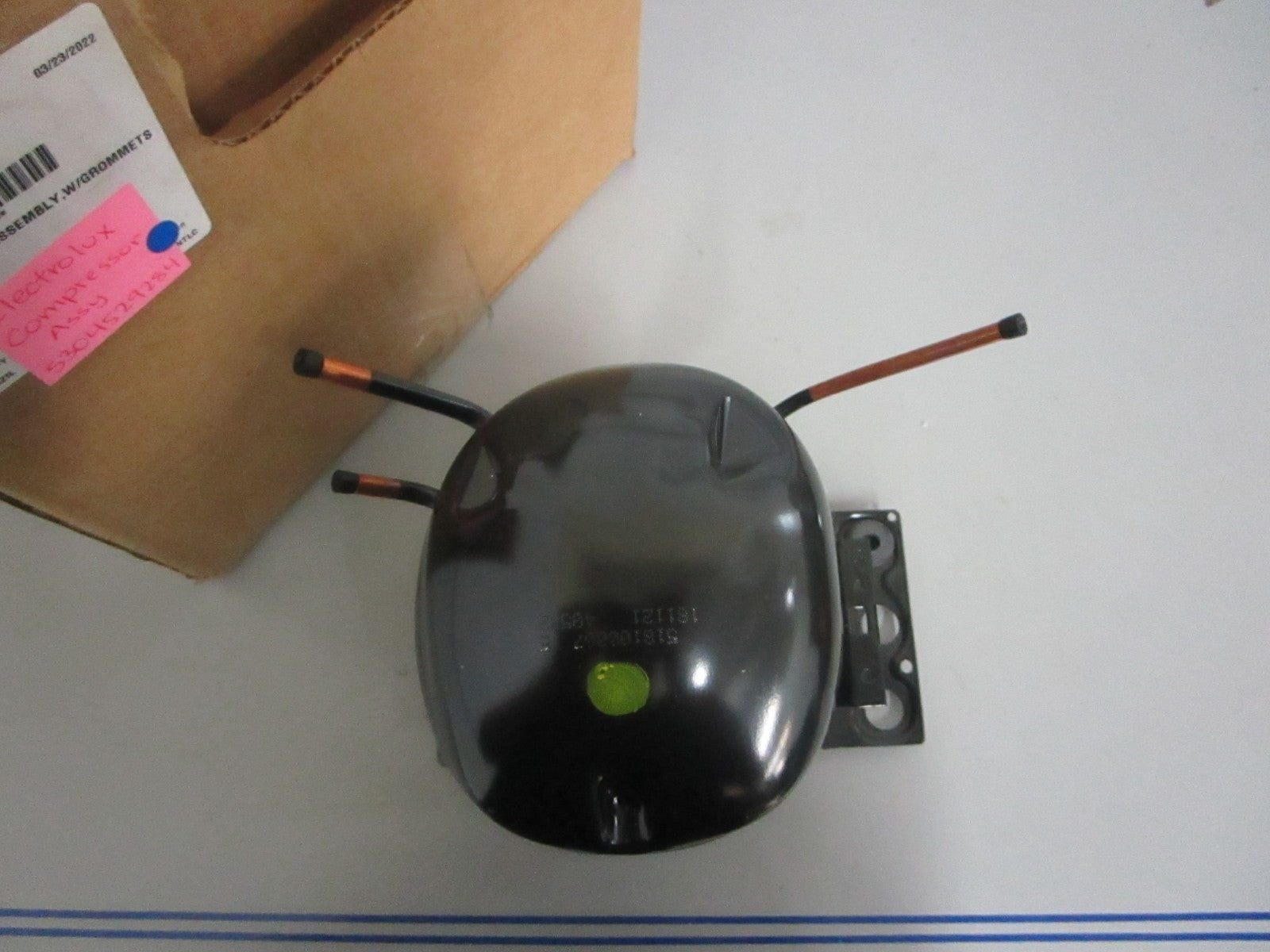 *NEW OEM* 0820 Electrolux Compressor Assy 5304529284