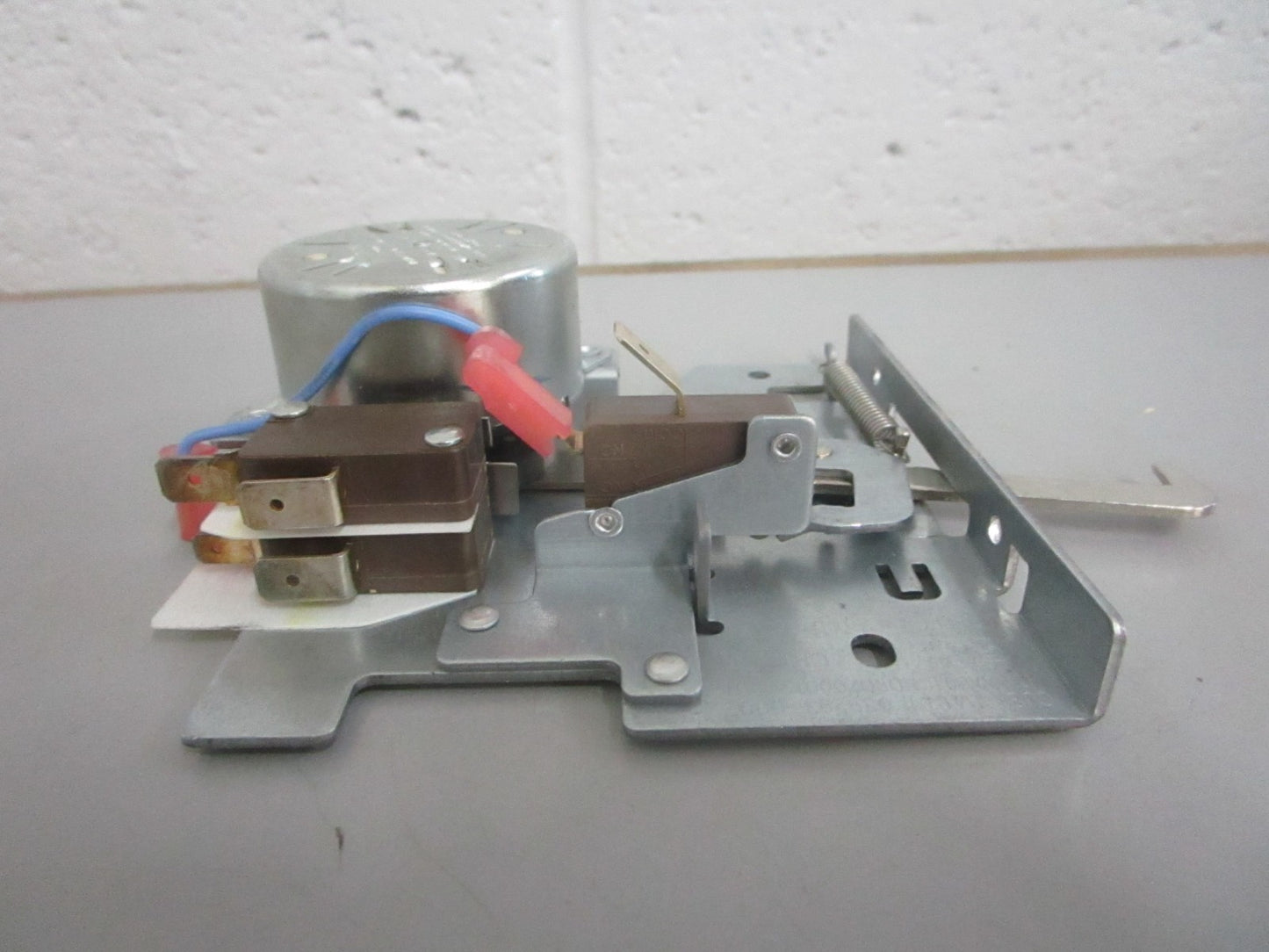 *NEW OEM* 0820 Viking 240V Latch Assy 039293-000
