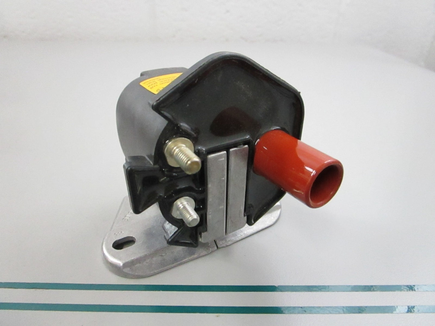 NEW OEM 0001586103 Mercedes-Benz Bosch Ignition Coil 0810