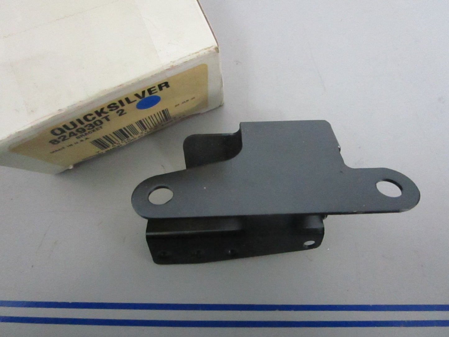 NEW OEM 824930T2 Mercury Quicksilver Bracket 0820