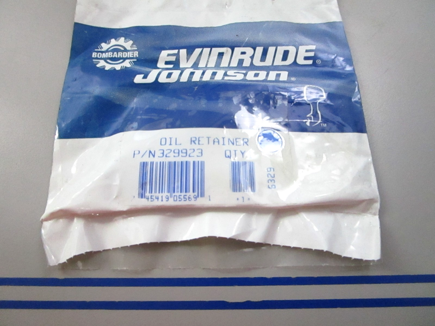NEW OEM 329923 0329923 OMC Johnson Evinrude Oil Retainer 0810