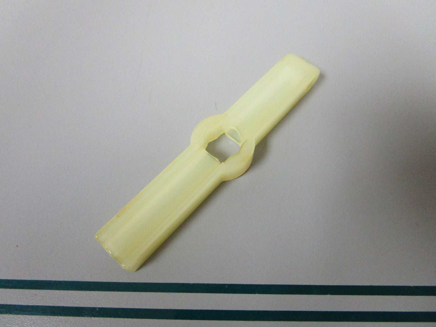 NEW OEM 308034 0308034 OMC Johnson Evinrude Casing Guide 0810