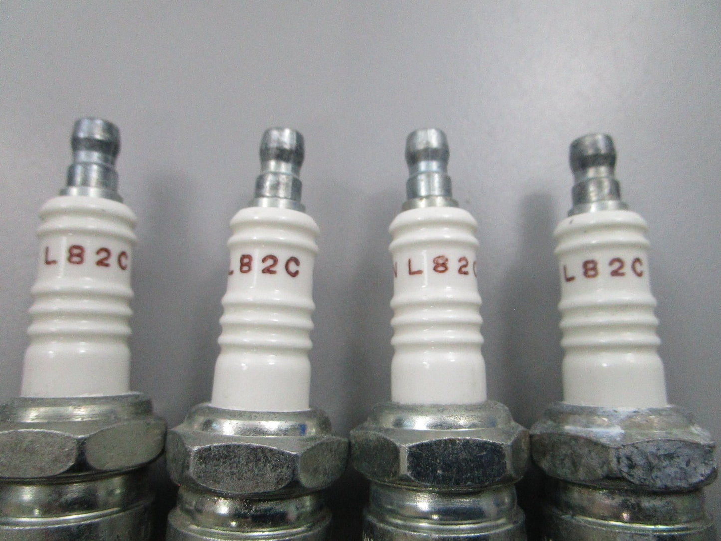 NEW (LOT OF 10) Champion L82C Spark Plug 0810