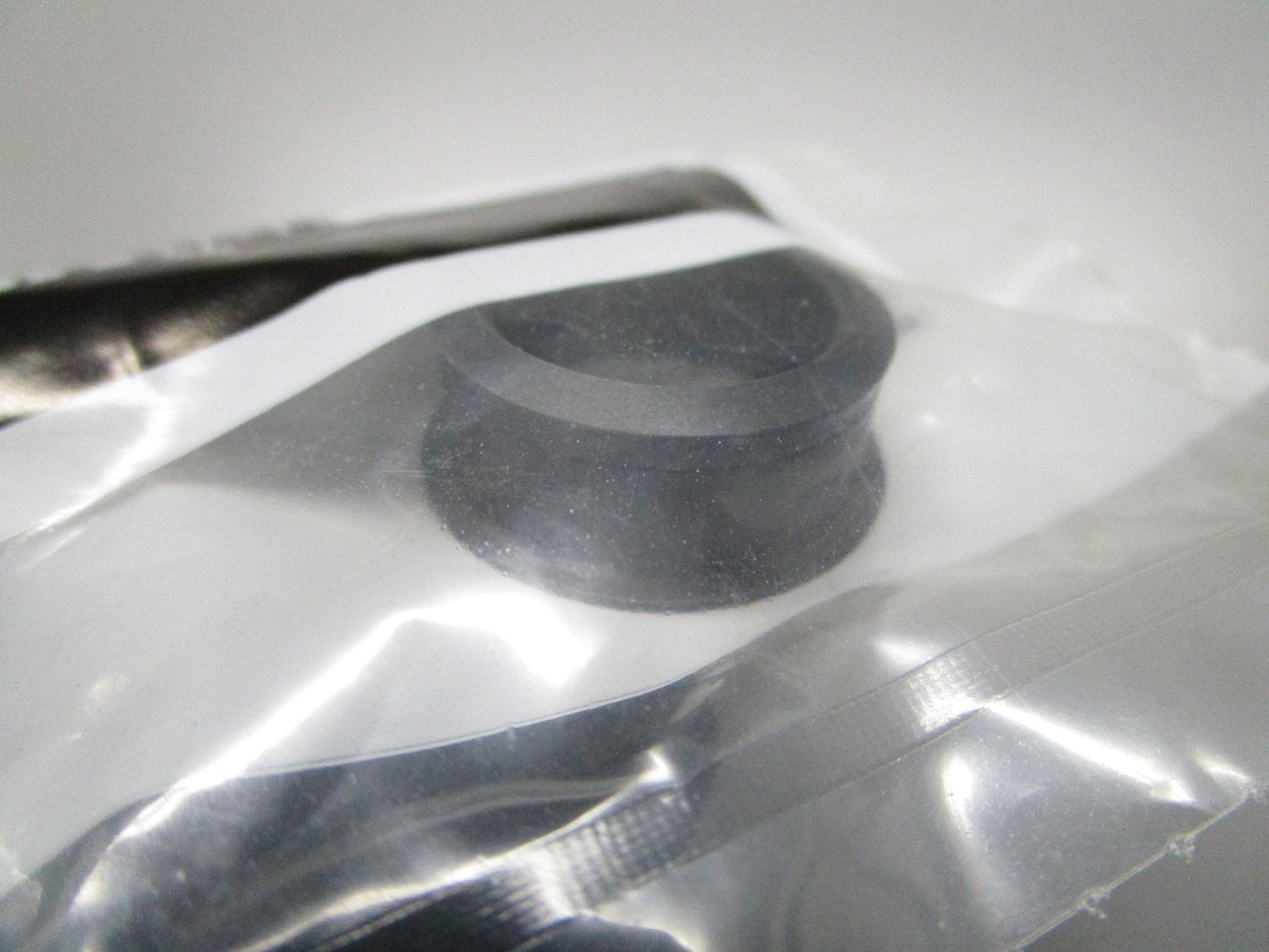 *NEW OEM* 0810 Cummins Grommet 3678762
