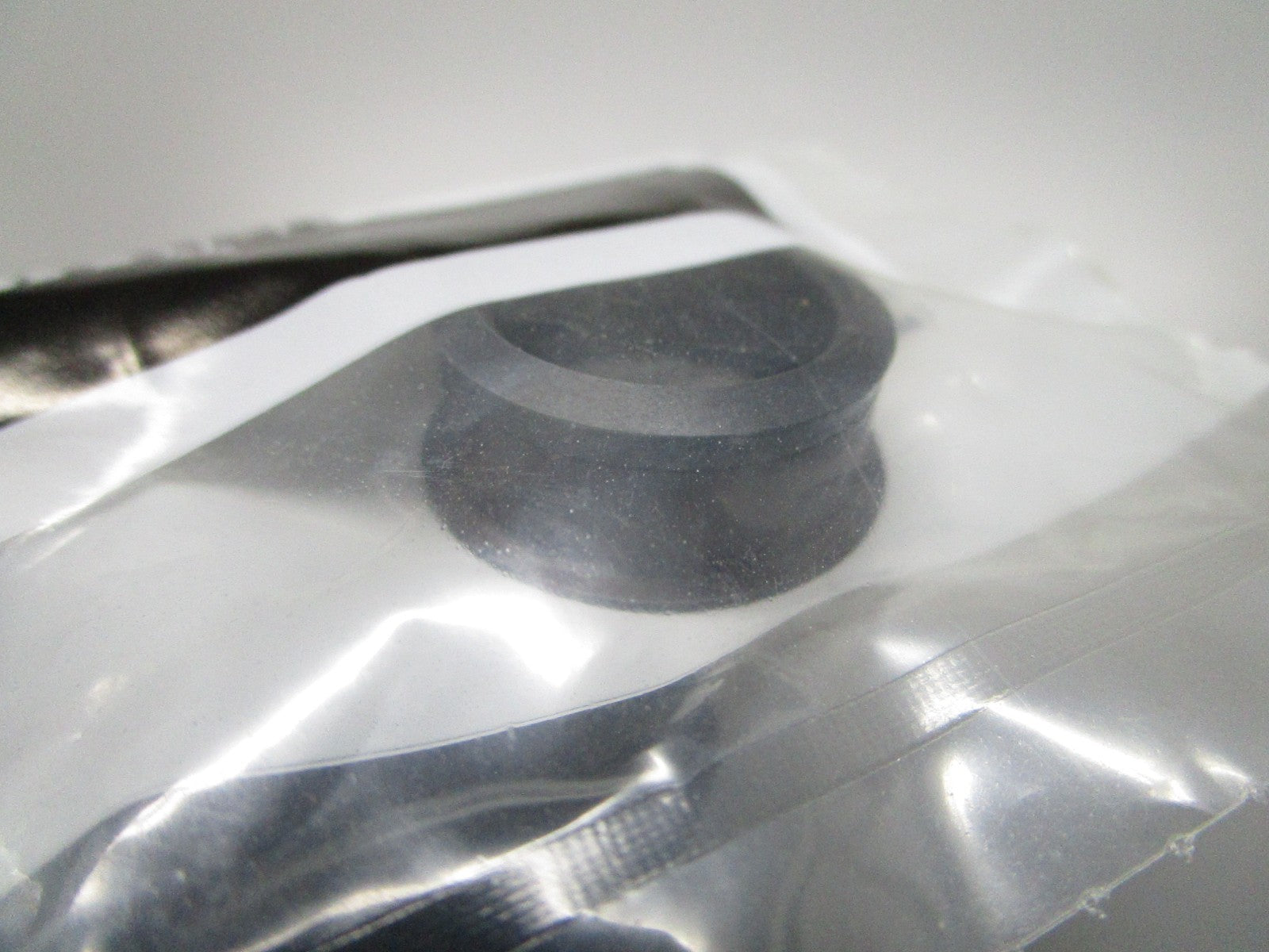 *NEW OEM* 0810 Cummins Grommet 3678762