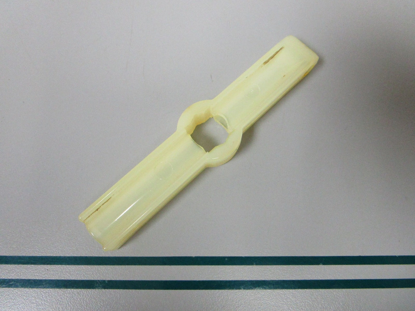 NEW OEM 308034 0308034 OMC Johnson Evinrude Casing Guide 0810