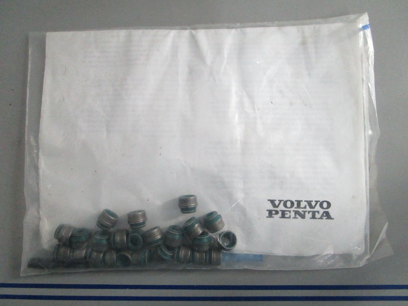 NEW OEM Volvo Penta 877073 Valve Stem Seal Kit 0820