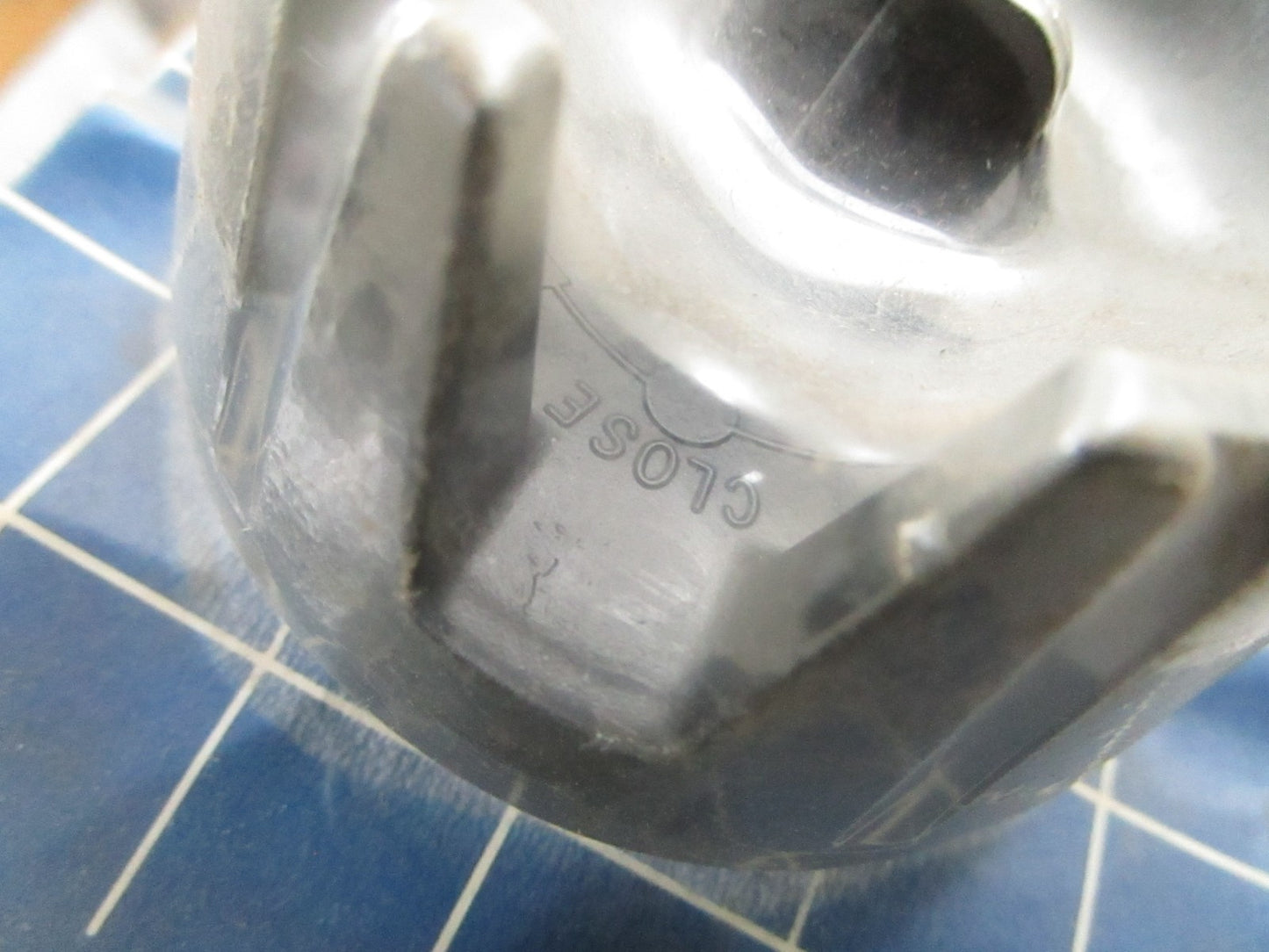 *NEW OEM* 0810 OMC Johnson Evinrude Fuel Cap 502936 0502936