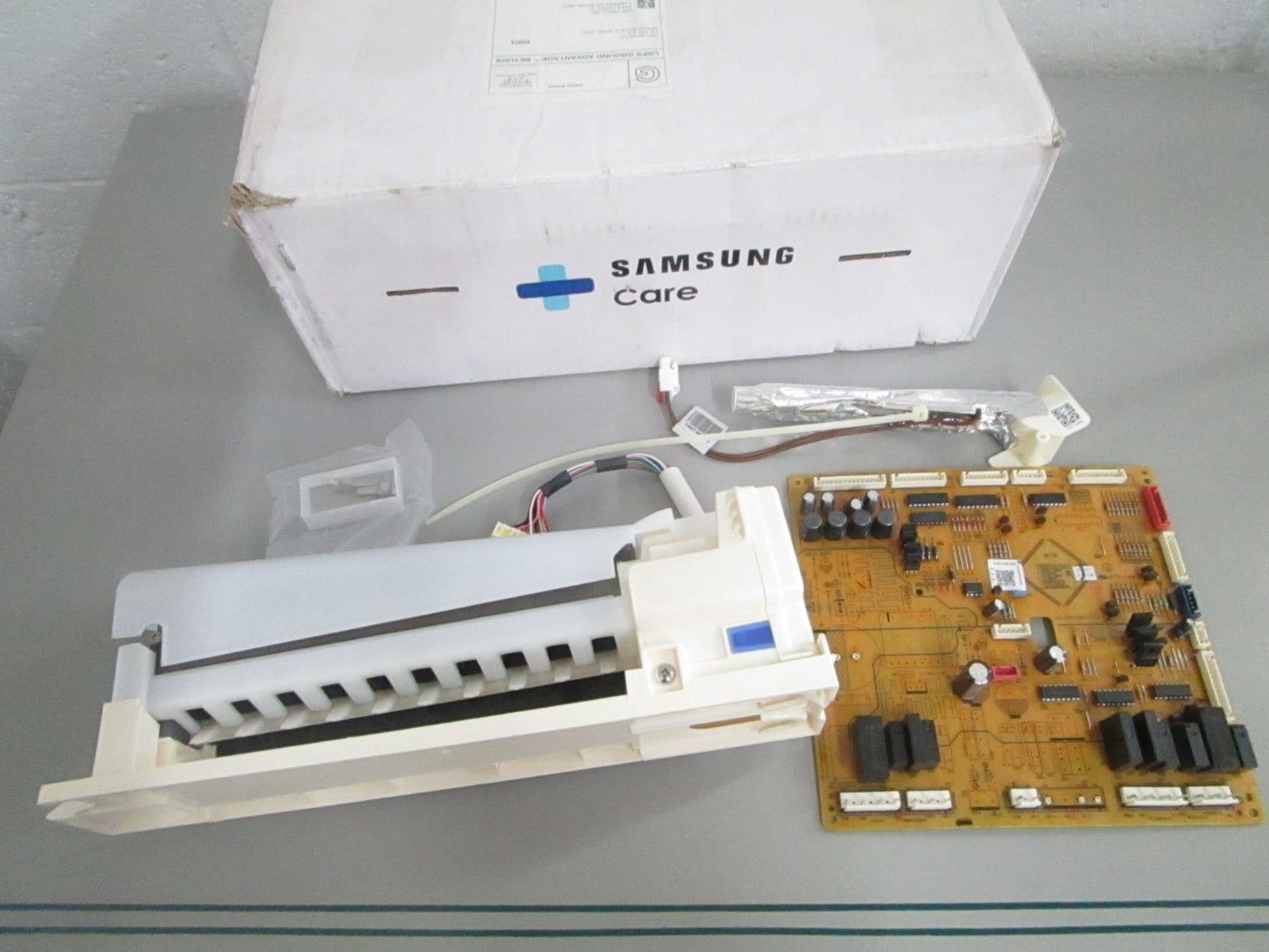 NEW OEM DA82-02675A Samsung Refrigerator Ice Maker Service Kit 0820