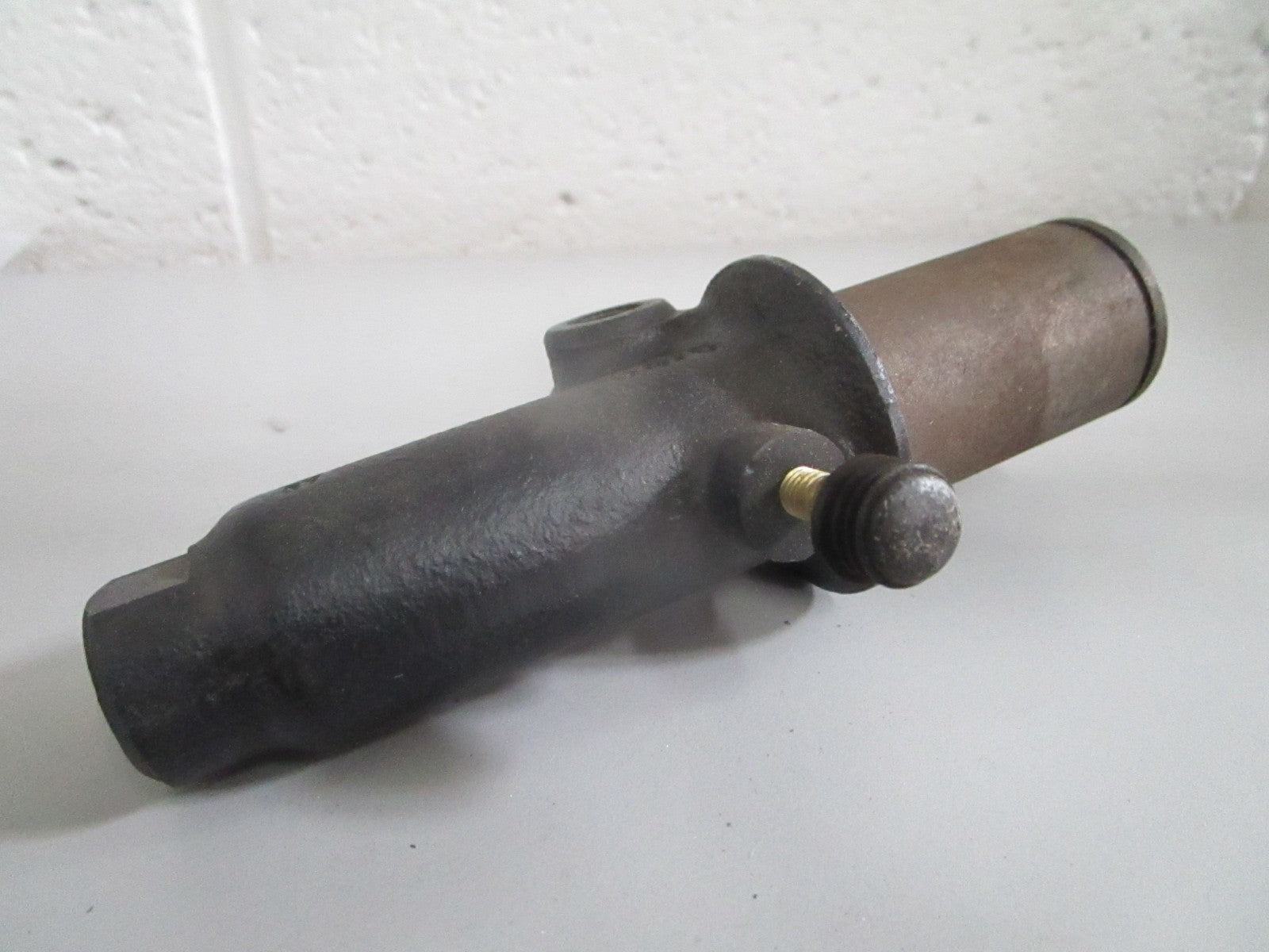 NEW OEM 0002952906 Merecedes-Benz Master Cylinder 0820