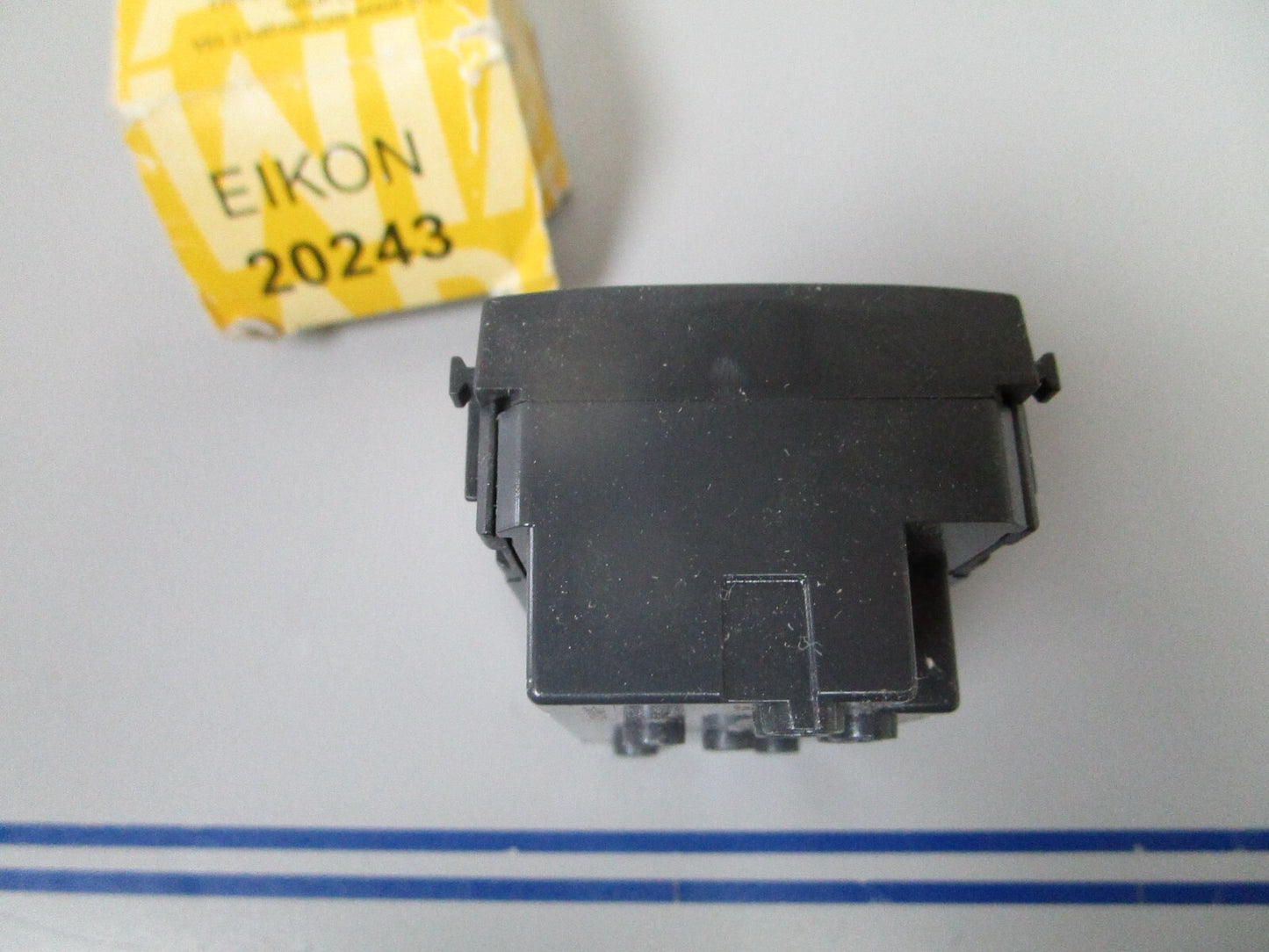 *NEW* 0720 Vimar Eikon 2P+T 15A Socket Outlet 20243