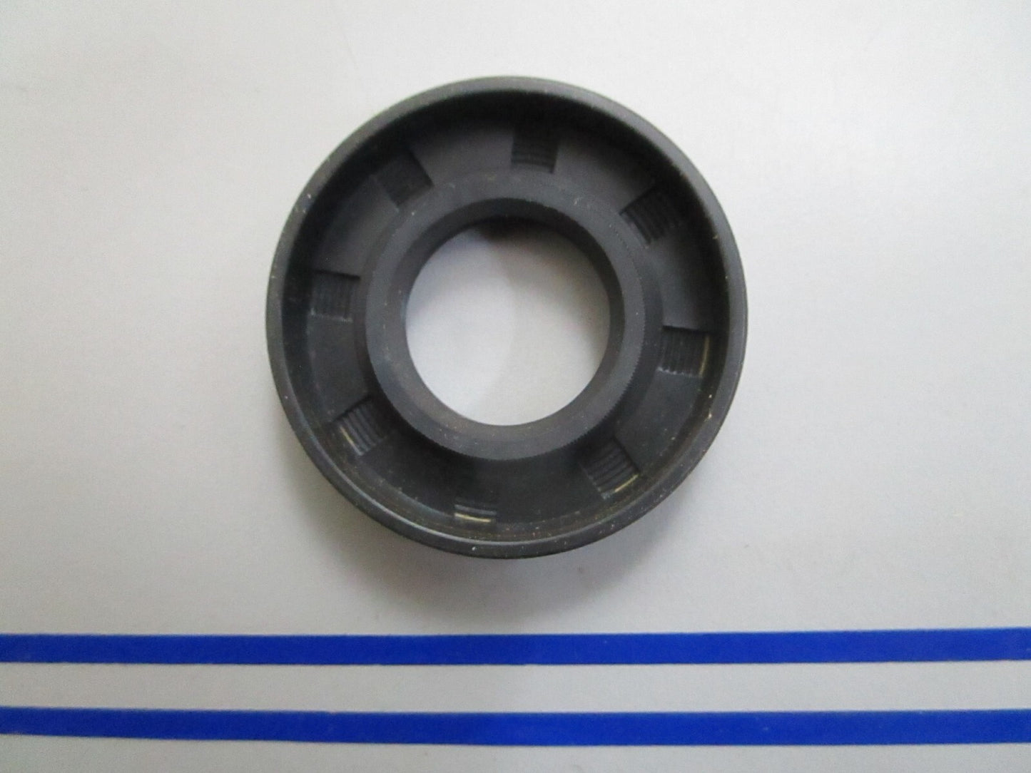 *NEW OEM* 0820 OMC Johnson Evinrude Upper Crankshaft Seal 115500 0115500