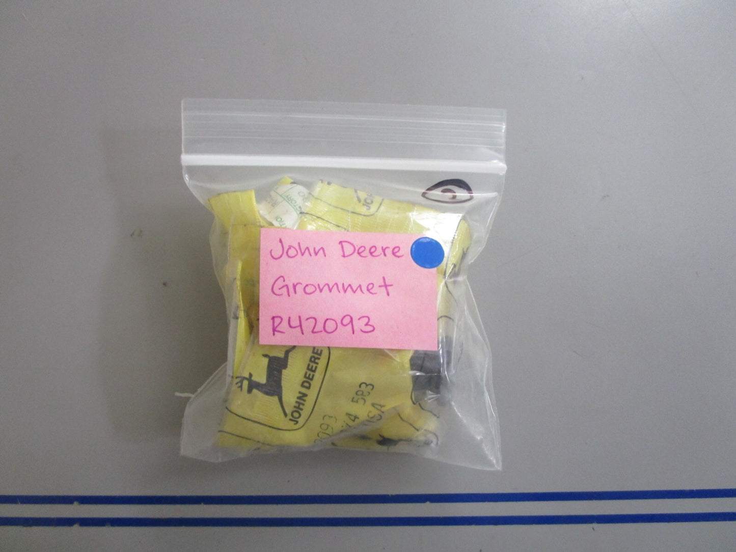 *NEW OEM* 0810 John Deere Grommet R42093