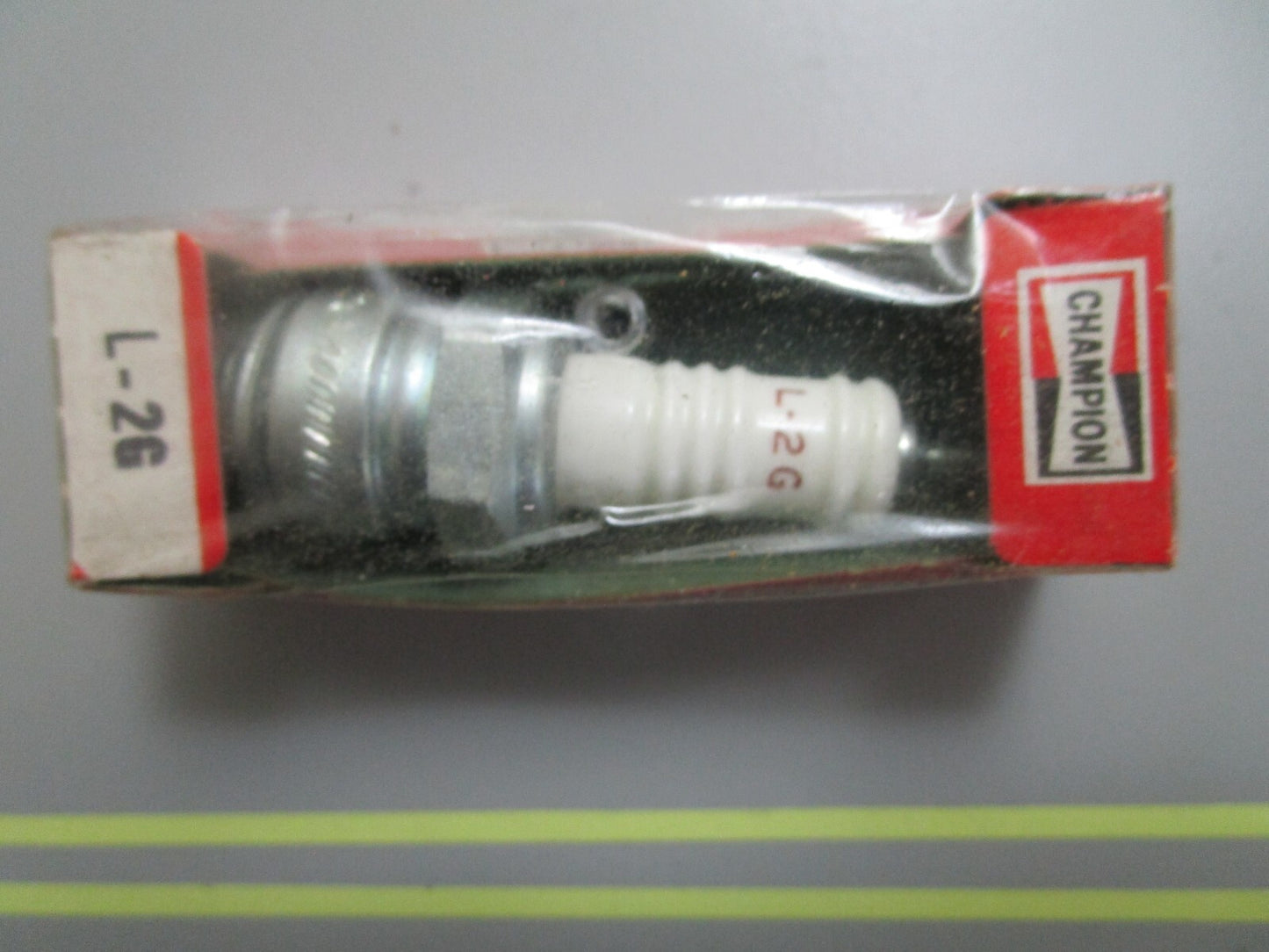 *NEW* 0810 Champion Spark Plug L-2G