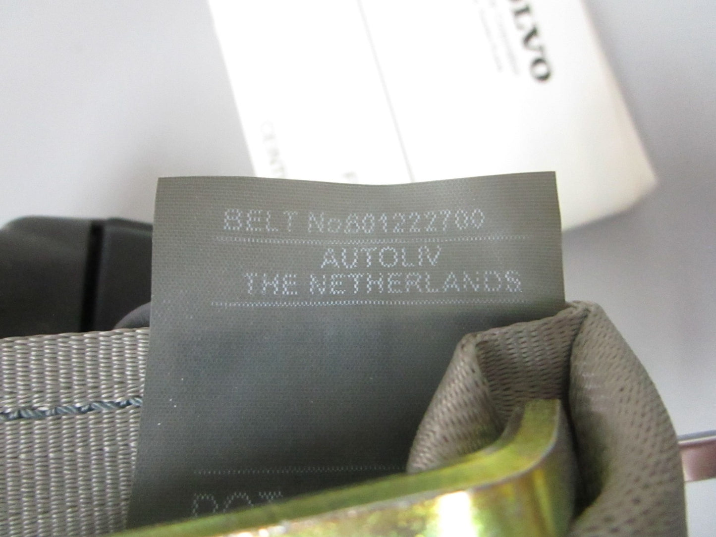 NEW OEM 30631112 Volvo Penta 2000- 2004 S40 Rear Center Seat Belt 0720
